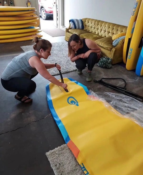 putting fin in a paddle board